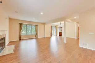 11 Beaconsfield Ct, Lincolnshire, IL 60069 - Photo 7