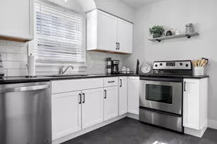 1223 E Oakland Ave, Bloomington, IL 61701 - Photo 11