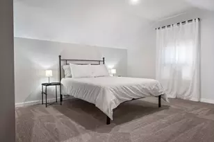 1223 E Oakland Ave, Bloomington, IL 61701 - Photo 15