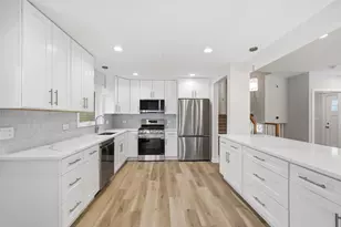 703 W Man A Wa Trail, Mount Prospect, IL 60056 - Photo 9