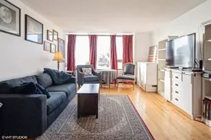 3930 N Pine Grove Ave, Chicago, IL 60613 - Photo 3