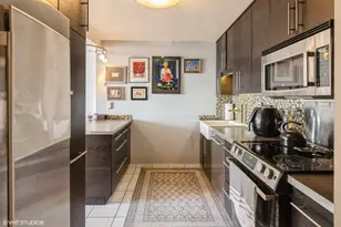 3930 N Pine Grove Ave, Chicago, IL 60613 - Photo 9