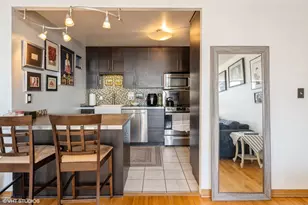 3930 N Pine Grove Ave, Chicago, IL 60613 - Photo 7