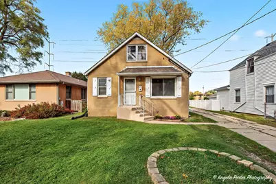 722 W Keith Avenue, Waukegan, IL 60085 - Photo 1