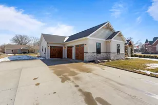 203 N Niles Ave, Tuscola, IL 61953 - Photo 5