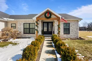 203 N Niles Ave, Tuscola, IL 61953 - Photo 3