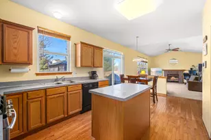 253 Somerset Dr, Sugar Grove, IL 60554 - Photo 5