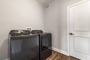 2246 Maggie Ln, Sycamore, IL 60178 - Photo 15