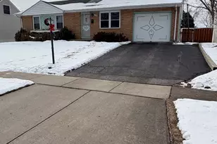 170 Cherrywood Rd, Buffalo Grove, IL 60089 - Photo 1