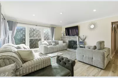 9806 S Harding Avenue, Evergreen Park, IL 60805 - Photo 5