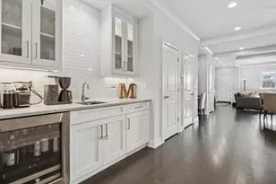 2341 W Roscoe St, Chicago, IL 60618 - Photo 9