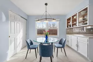 805 Sutton Dr, Northbrook, IL 60062 - Photo 9