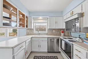 805 Sutton Dr, Northbrook, IL 60062 - Photo 11