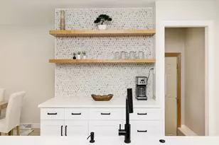 1649 Park Ave, Hanover Park, IL 60133 - Photo 9