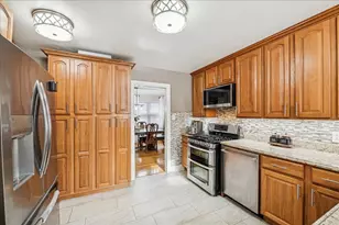 5239 N Virginia Ave, Chicago, IL 60625 - Photo 15