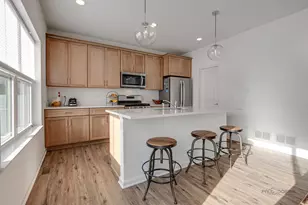 2490 Olivia Ct, Wauconda, IL 60084 - Photo 5