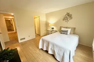 4809 W Oakwood Dr, McHenry, IL 60050 - Photo 9