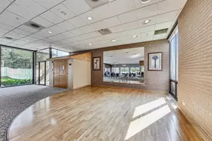 6340 Americana Dr, Willowbrook, IL 60527 - Photo 17