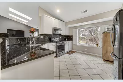 [Address not provided], Buffalo Grove, IL 60089 - Photo 3