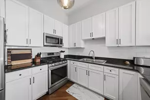 3511 N Wilton Ave, Chicago, IL 60657 - Photo 9