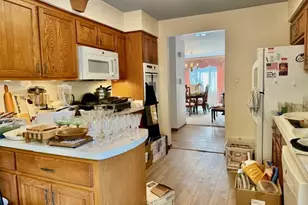 7700 Apple Tree Ln, Willowbrook, IL 60527 - Photo 9