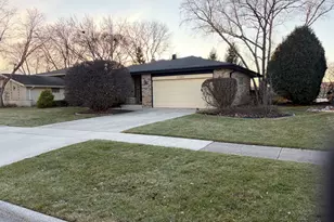 7700 Apple Tree Ln, Willowbrook, IL 60527 - Photo 3