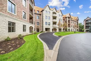 1850 Amberley Ct, Lake Forest, IL 60045 - Photo 1