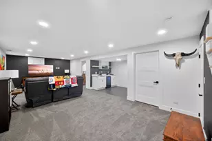 221 Olesen Dr, Naperville, IL 60540 - Photo 33