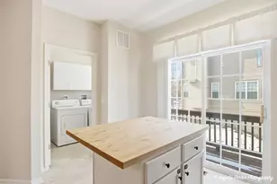 228 Station Park Cir, Grayslake, IL 60030 - Photo 9