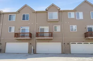 228 Station Park Cir, Grayslake, IL 60030 - Photo 25