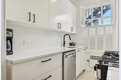 73 E Elm Street #12D, Chicago, IL 60611 - Photo 13