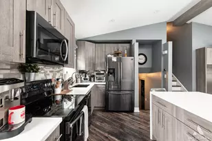 2800 Brisbane Dr, Lake in the Hills, IL 60156 - Photo 11