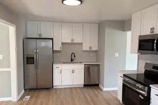 8124 Kensington Ln, Hanover Park, IL 60133 - Photo 7