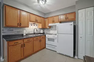 6111 W 64th Pl, Chicago, IL 60638 - Photo 5