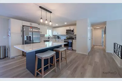 818 Brentwood Court, Schaumburg, IL 60193 - Photo 3