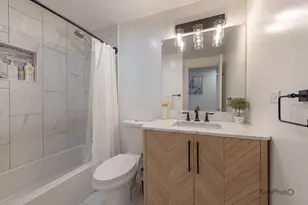 818 Brentwood Ct, Schaumburg, IL 60193 - Photo 9