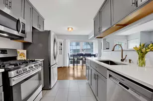 1678 Trowbridge Ct, Wheaton, IL 60189 - Photo 11