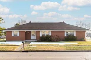 844 S 7th St, Dekalb, IL 60115 - Photo 1