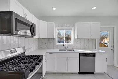 629 E 154th Street, Phoenix, IL 60426 - Photo 5