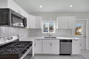 629 E 154th St, Phoenix, IL 60426 - Photo 5