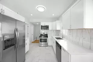 629 E 154th St, Phoenix, IL 60426 - Photo 7