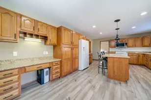 9345 N Oakleaf Ct, Byron, IL 61010 - Photo 13