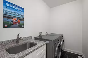 1585 Dakota Dr, Elk Grove Village, IL 60007 - Photo 7