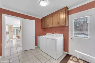 3849 Grace Ln, Glenview, IL 60025 - Photo 9