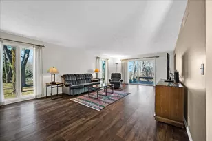 19066 Woodland Tr, Bloomington, IL 61705 - Photo 7