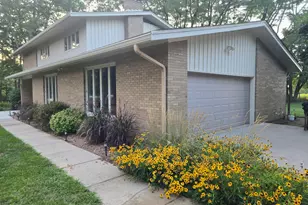 19066 Woodland Tr, Bloomington, IL 61705 - Photo 3