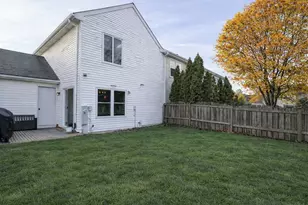 1215 Robin Dr, Carol Stream, IL 60188 - Photo 23