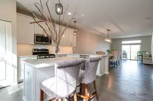 543 Cimmaron Cir, Crystal Lake, IL 60012 - Photo 3