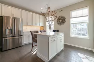 543 Cimmaron Cir, Crystal Lake, IL 60012 - Photo 5