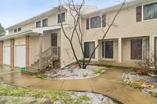 927 Hidden Lake Dr, Buffalo Grove, IL 60089 - Photo 1